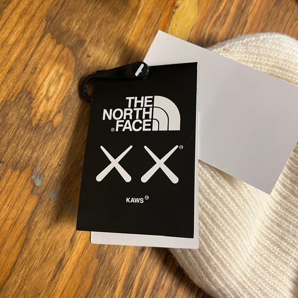 KAWS × The North Face Beanie (FW22) Moonlight Ivory - Picture 2 of 6